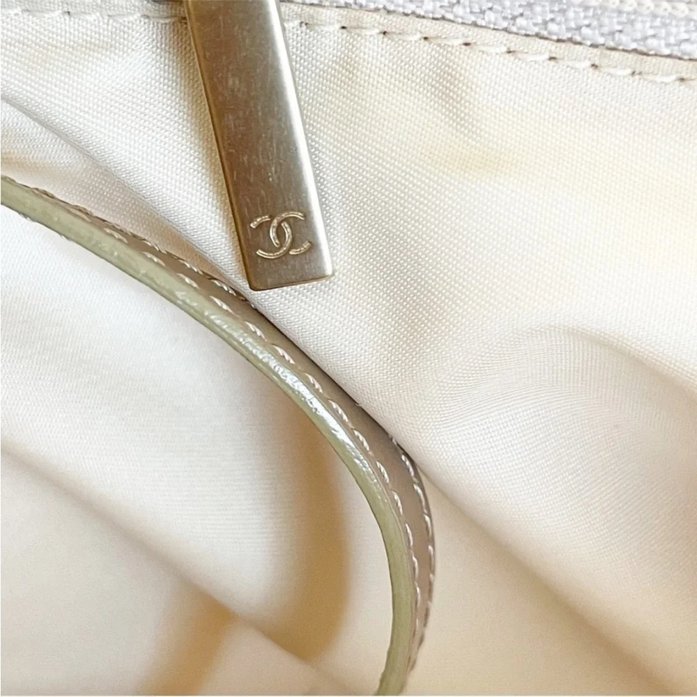 AUTHENTIC Chanel Vintage Ligne Travel Tote in nude​​​​​​​​​​